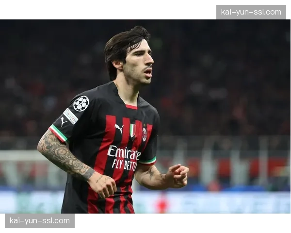 欧洲多队争抢洛里昂后卫夸西，转会费标价1000万欧元